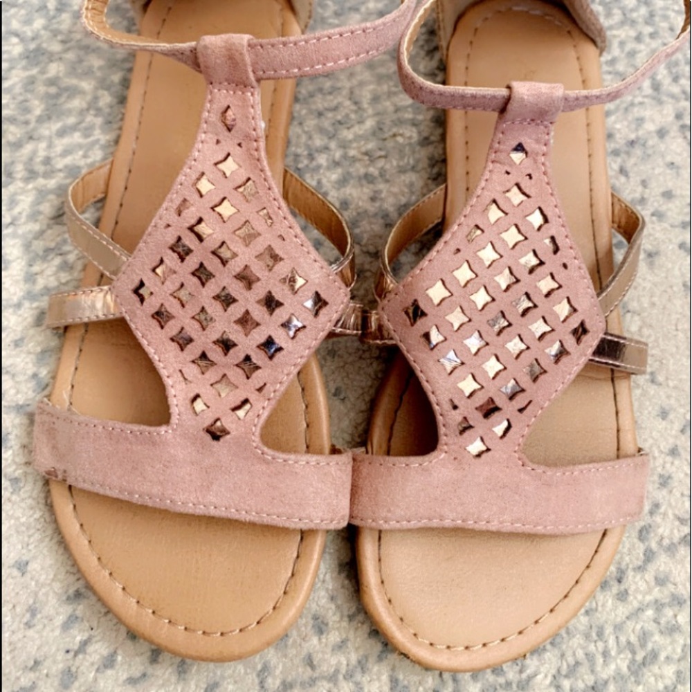 EUC AMERICAN EAGLE LASER CUT GLADIATOR SANDALS